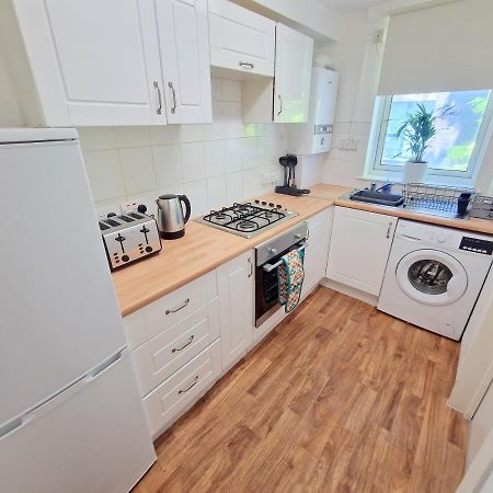 Appartamento Flat In Battersea, 5 Minutes From Clapham Junction Station Londra Esterno foto