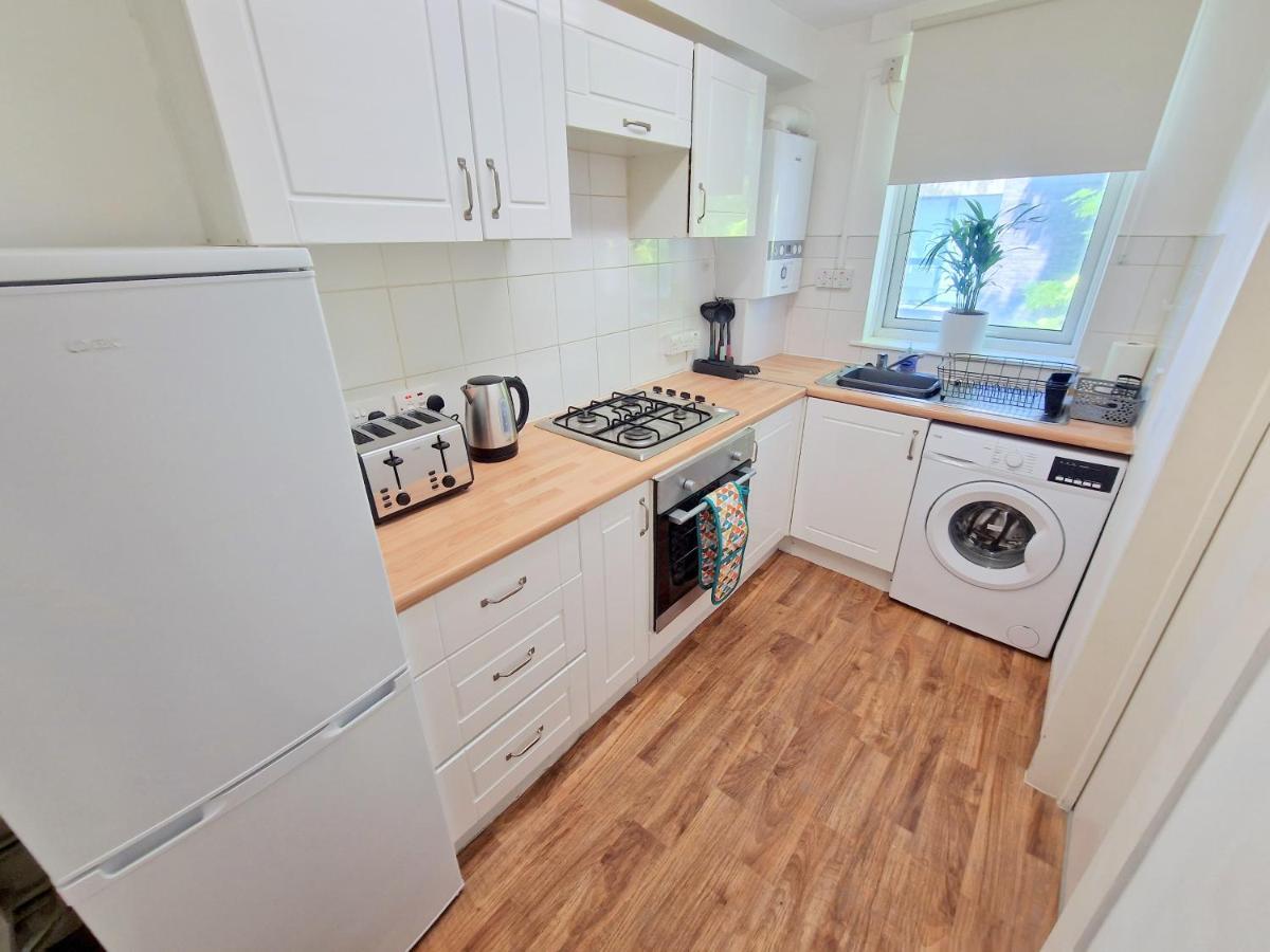 Appartamento Flat In Battersea, 5 Minutes From Clapham Junction Station Londra Esterno foto